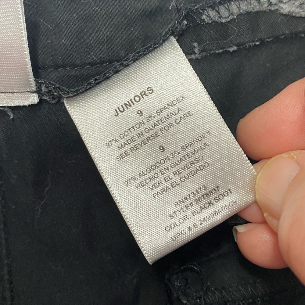Y2K No Boundaries Capri Pants (9) - Picture 3 of 9